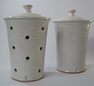 Arwyn Jones Pottery - Garlic Jar